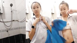 Malaysian little bitch masturbates in the toilet