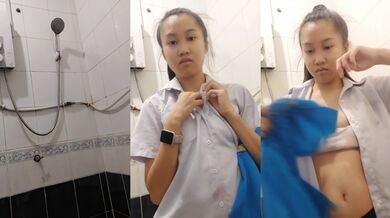 Con khốn Malaysia nhỏ thủ dâm trong toilet