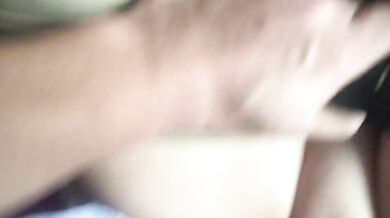 大叔黑肉棒狂插X中生的無毛緊實嫩屄