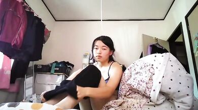 Em gái Nhật Bản dễ thương thủ dâm và chụp ảnh tự sướng 1