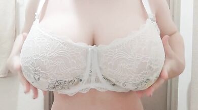 Tự sướng ngực to 2