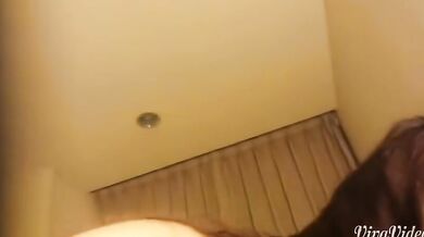 Cô gái xinh đẹp chụp ảnh tự sướng khi đang quan hệ với bạn tình, vừa xoay eo vừa lắc hông một cách điên cuồng và thở hổn hển (1)