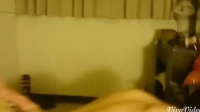 美女與炮友做愛自拍,瘋狂扭腰擺臀又嬌喘(2)