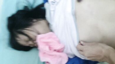 Sister was broken by her brother, she bit the towel to stop crying in pain