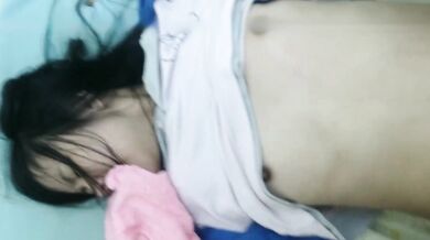 Sister was broken by her brother, she bit the towel to stop crying in pain