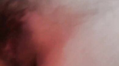 中学生がお風呂に入りながら、胸を揉み、マンコを弄り、糸を引っ張りながらオナニーする