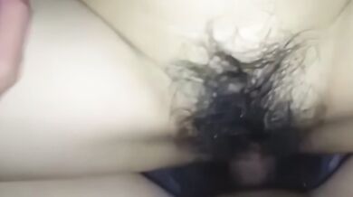 無套抽插貧乳妹子毛逼