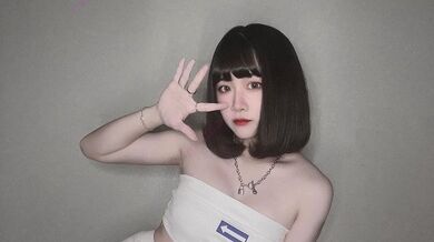 Bộ sưu tập ảnh tự sướng của cô gái tóc ngắn ngọt ngào tương phản