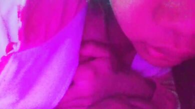 かわいい妹が彼氏に自撮り写真を送る