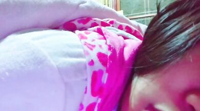 かわいい妹が彼氏に自撮り写真を送る