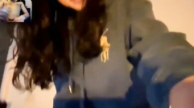 Người đẹp Singapore ngực nhỏ thủ dâm trên video