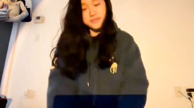 Người đẹp Singapore ngực nhỏ thủ dâm trên video