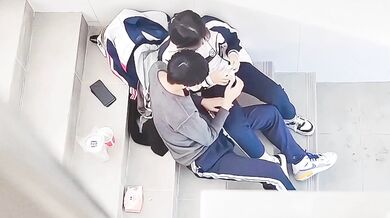 偷窺高中情侶樓道挖穴