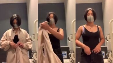 Con đĩ cởi đồ và thủ dâm trong nhà vệ sinh 2