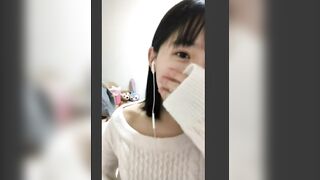 sle243-sl06-selfie