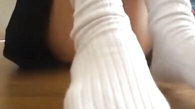 Cô gái đi tiểu 2