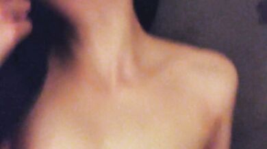 Chị em quan hệ tình dục tại nhà, chị gái bảo không được xuất tinh vào trong, anh trai vào trong