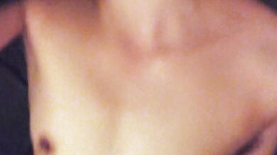 Chị em quan hệ tình dục tại nhà, chị gái bảo không được xuất tinh vào trong, anh trai vào trong