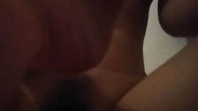 [Pillow Masturbation Girl 2] Started masturbating with naked upper body through underwear, and finally took it off and inserted her hand directly into the vagina