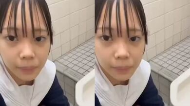 Đồng phục dễ thương của chị gái trung học nhà vệ sinh