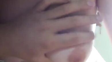 大奶妹子M腿騎馬