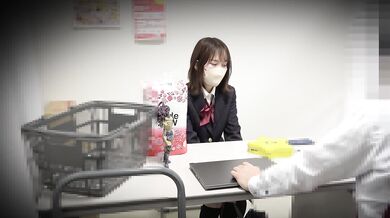 ④カースト上位の生意気J●お仕置きチカン。スーパーのバックヤードにて【隠しカメラ編(前編)】