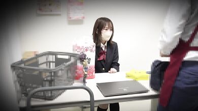 ④カースト上位の生意気J●お仕置きチカン。スーパーのバックヤードにて【隠しカメラ編(前編)】