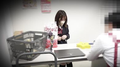 ④カースト上位の生意気J●お仕置きチカン。スーパーのバックヤードにて【隠しカメラ編(前編)】