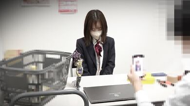 ④カースト上位の生意気J●お仕置きチカン。スーパーのバックヤードにて【隠しカメラ編(前編)】