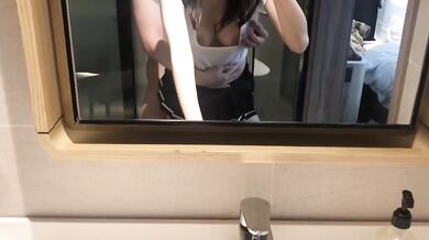 Hotel after entering the college girl selfie