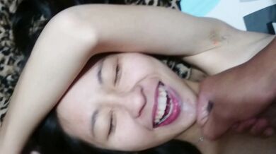 Overseas Chinese High School student Xu Oting takes selfies with her boyfriend